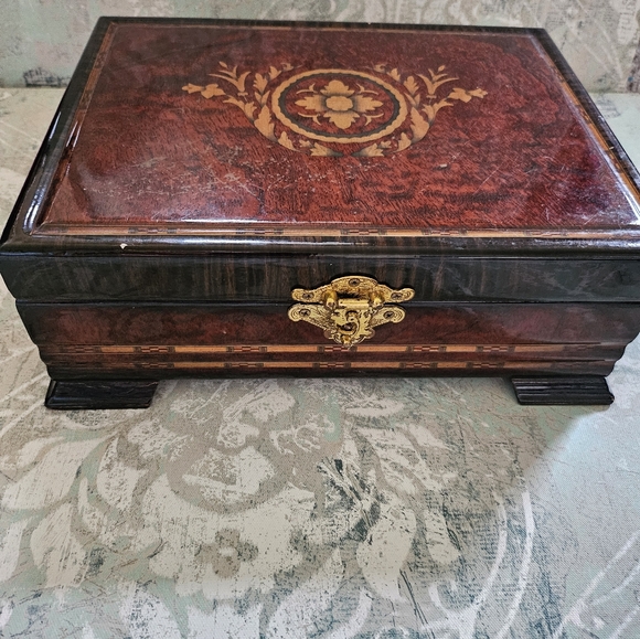 Deep Rich Marquetry Glossy Finish Wooden Wood Jewelry Box Gold Tone Hardware - Picture 2 of 15